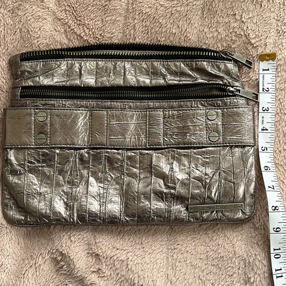 Matt & Nat Metallic silver vegan clutch, great condition, multi pocket** premium - Picture 8 of 9